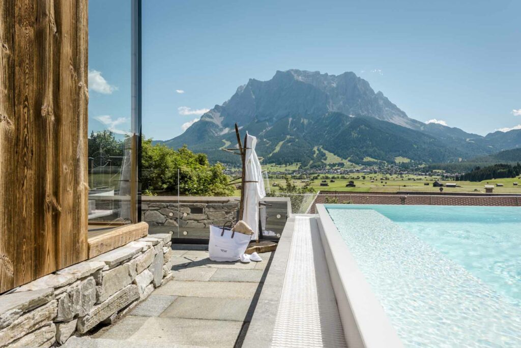 Die Fotos dürfen ausschließlich für PR- und Marketingmaßnahmen des "Hotel POST - A-Lermoos - Tirol" verwendet werden. Jegliche Nutzung Dritter ist mit dem Bildautor (www.guenterstandl.de) gesondert zu vereinbaren.